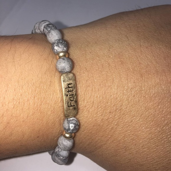 Etched “Faith” Inspirational Beaded Bracelet - Jet - Picture 4 of 7